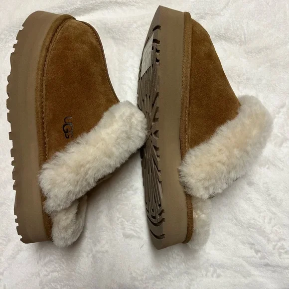 UGG Slippers - Picture 4 of 6